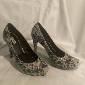 Steve Madden snake print high heels !